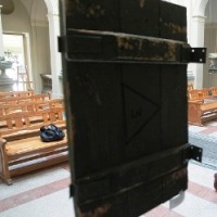 Мандрівна виставка ікон на ящиках з-під набоїв приїхала до Львова.(ФОТО)